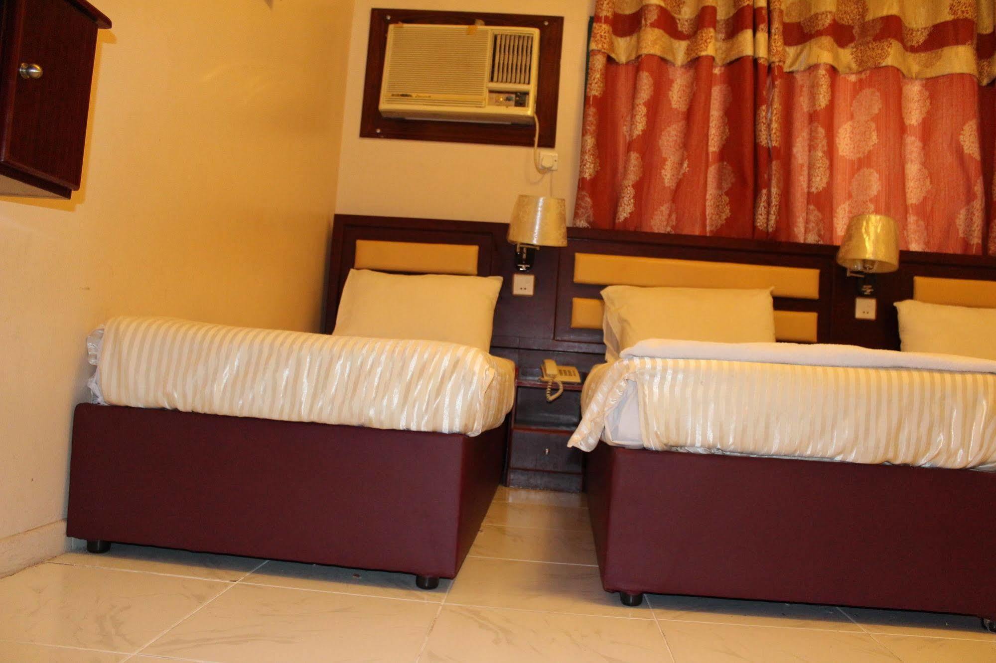 Sutchi Hotel Dubaj Kültér fotó